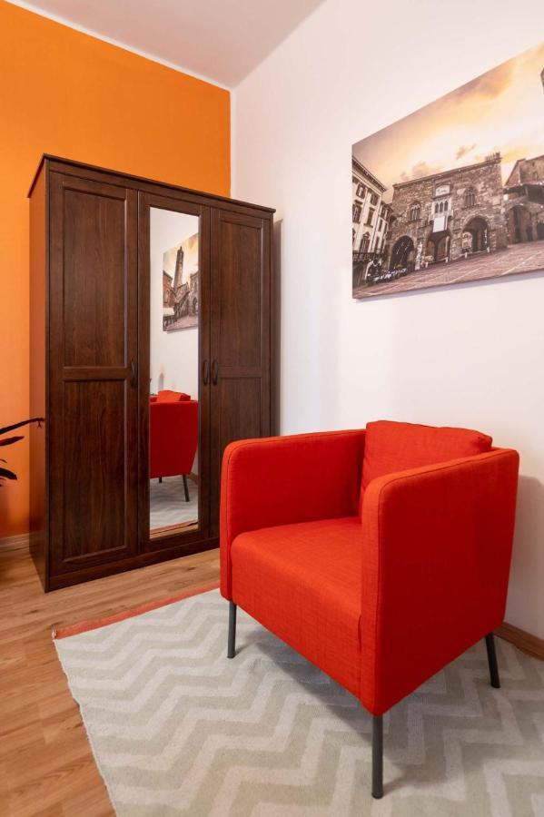 Апартаменты Casa Martina- Airport Free Shuttle-H24 Бергамо Экстерьер фото