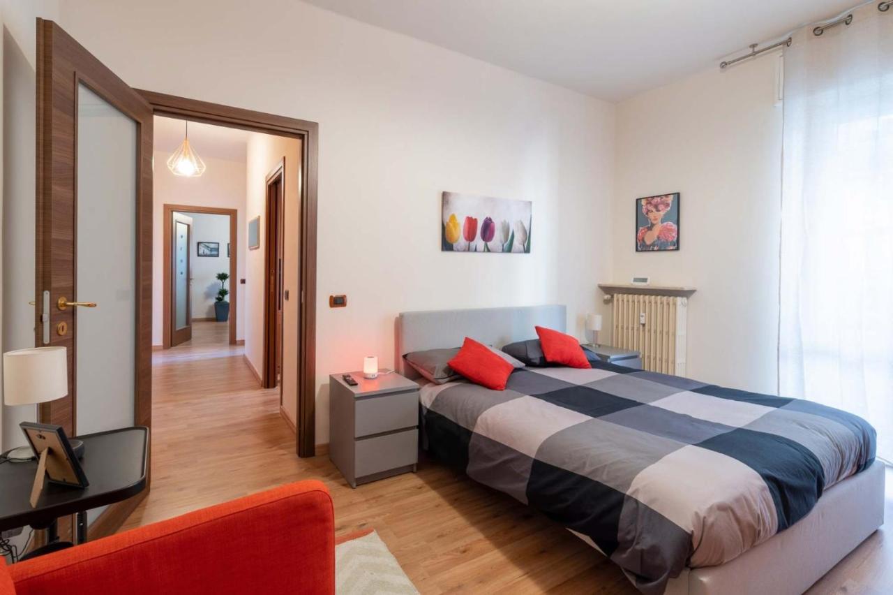 Апартаменты Casa Martina- Airport Free Shuttle-H24 Бергамо Экстерьер фото
